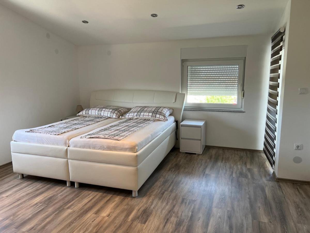 Apartment Ban *